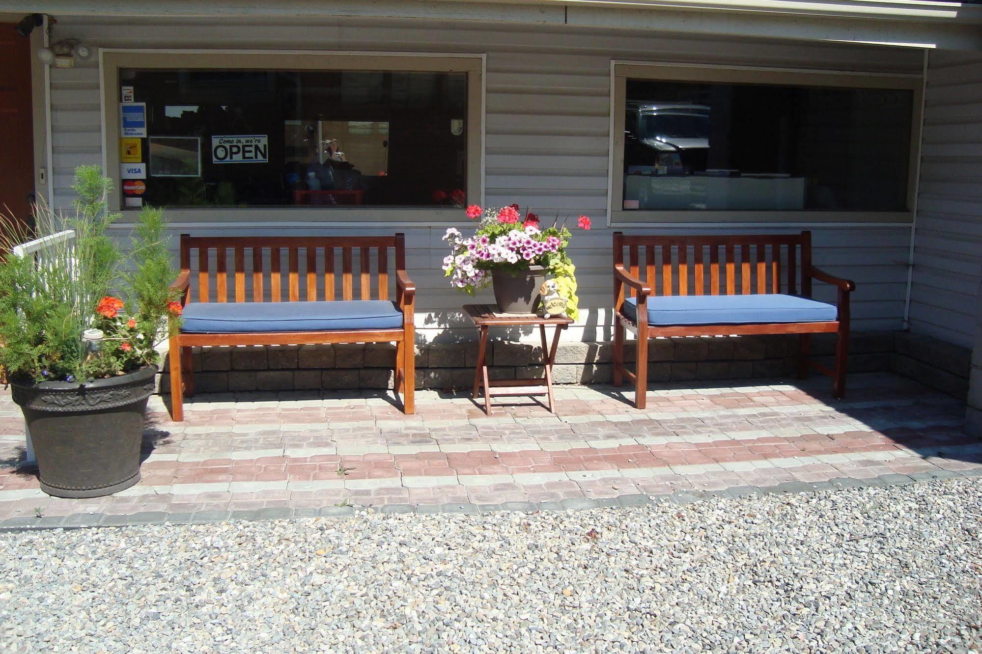 Ypc Fitness & Accomodations Invermere Buitenkant foto