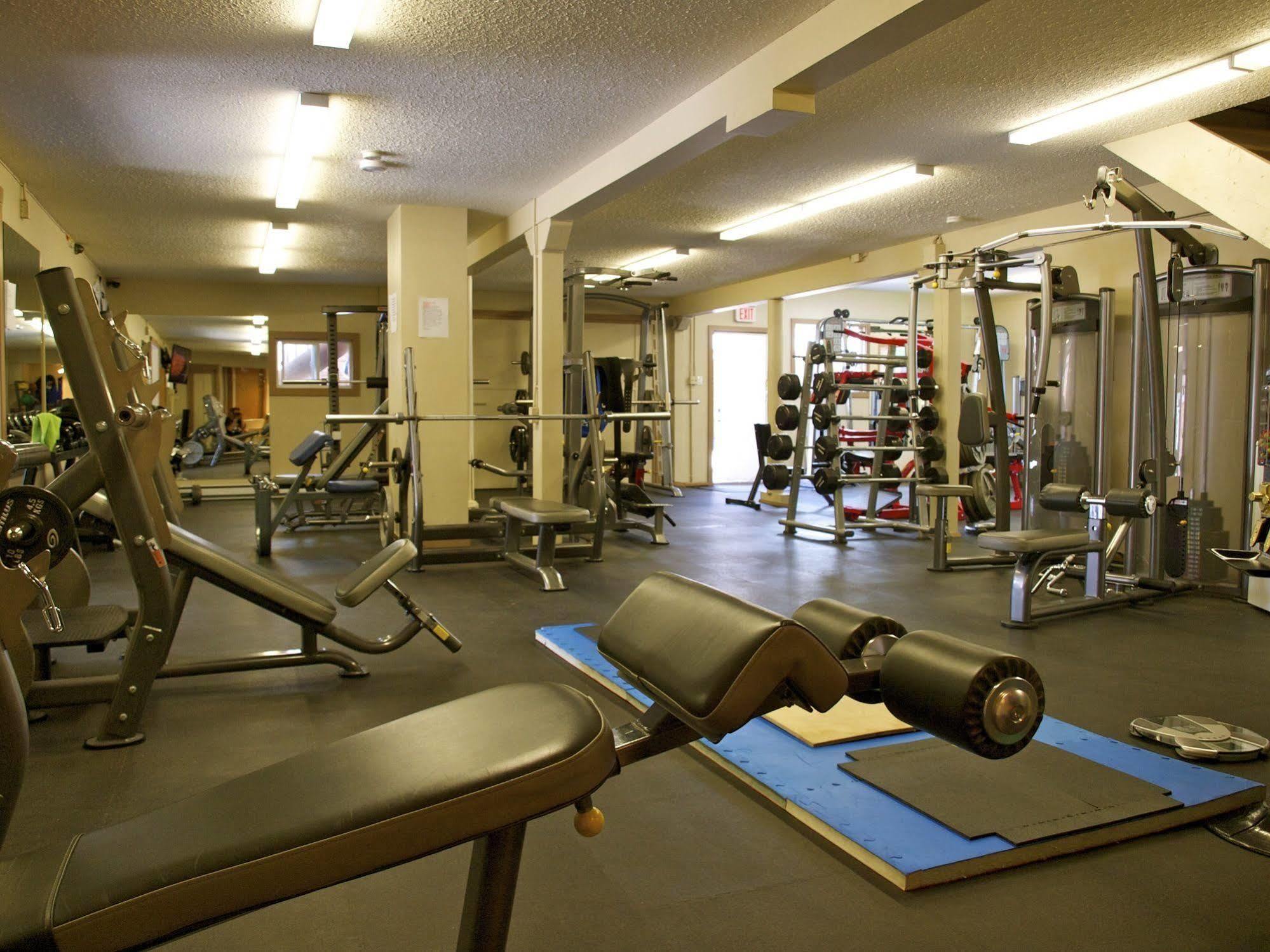 Ypc Fitness & Accomodations Invermere Buitenkant foto