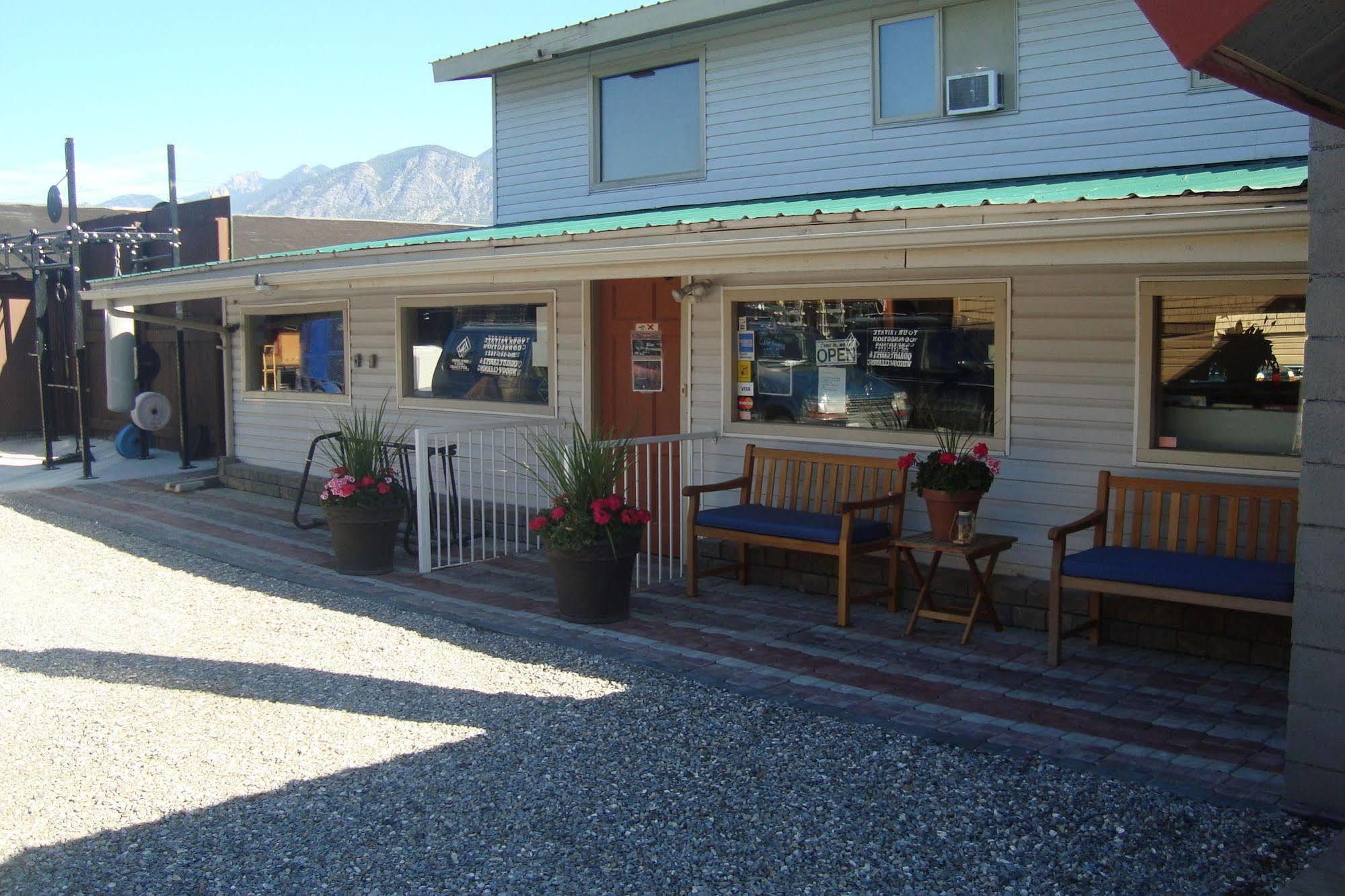 Ypc Fitness & Accomodations Invermere Buitenkant foto